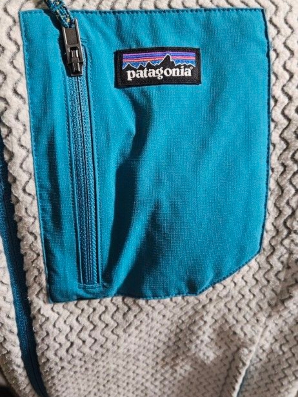 Patagonia Kids Hooded Puffer Jacket in White with Teal Accents Medium - Picture 5 of 6